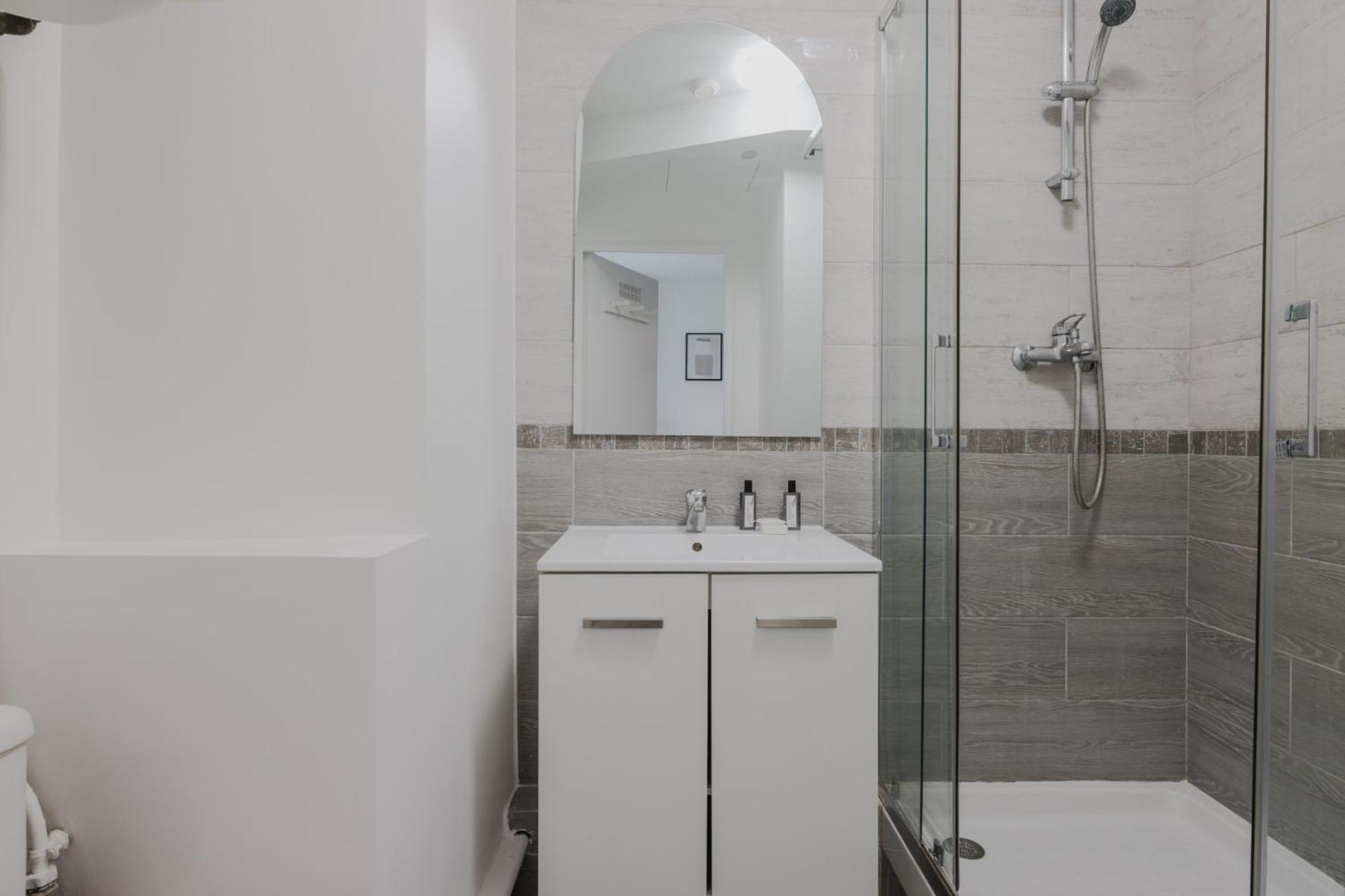 Apartment Cmg Batignolles - Lechapelais Ii *
